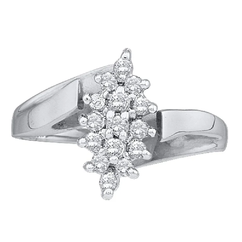 14kt White Gold Womens Round Prong-set Diamond Oval Cluster Ring 1/4 Cttw