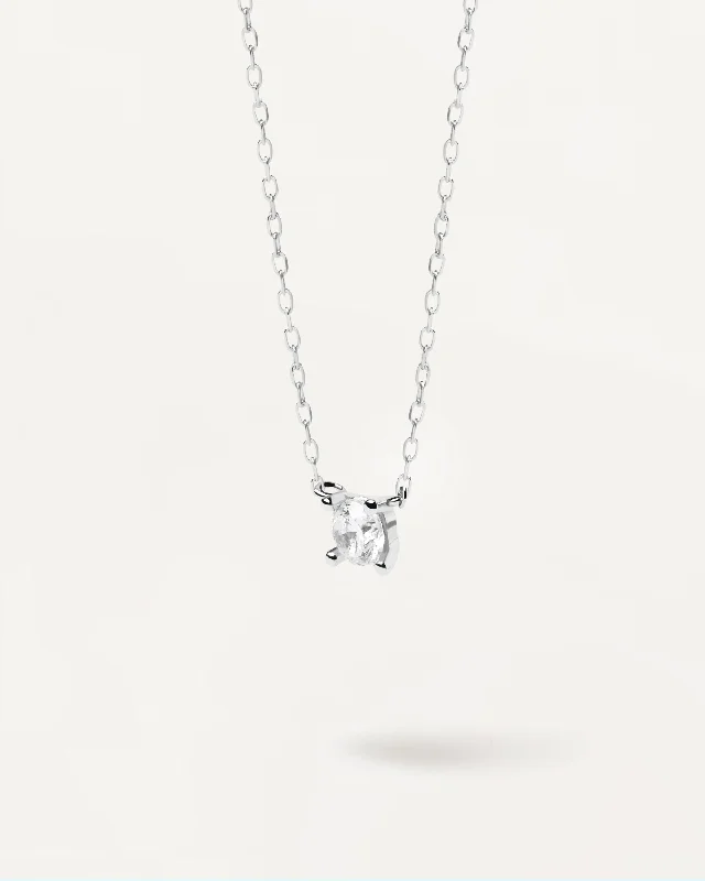 Diamonds and White Gold Solitaire Mini Necklace